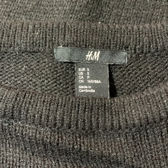 H&M-women’s black w/white trim acrylic blend 3/4 sleeve crewneck sweater - Picture 8 of 9